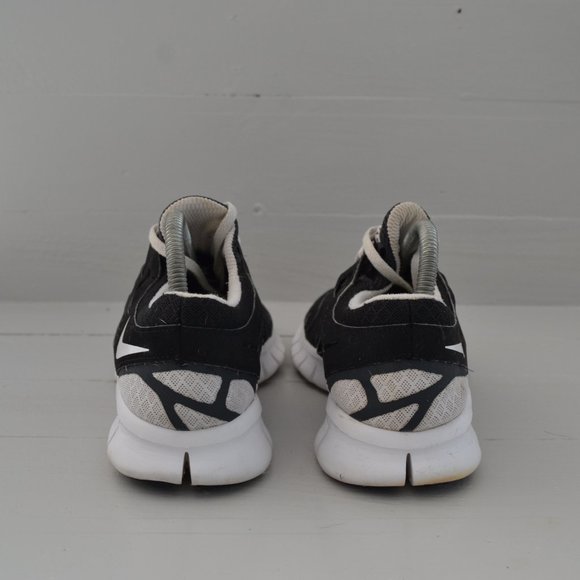 Nike Black White Sneakers Women's 9 Free Run 2 Running Walking Shoes 443816-001 - Picture 5 of 8